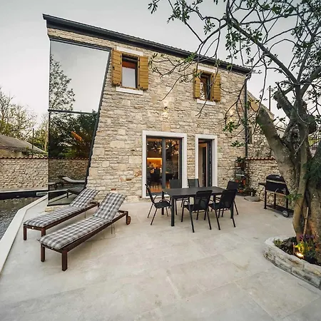 Stone Casa Giulia *
